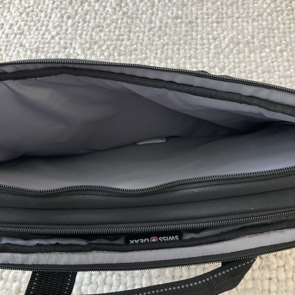 NWT Swissgear 16" Laptop Slimcase Double Compartment Black Brand Decal - Picture 6 of 11